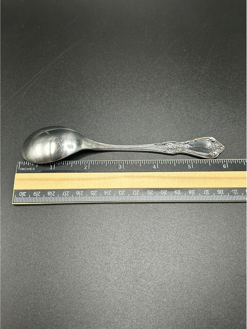 Vintage Pair Of Oneida Oval Spoons Kennett Square Distinction Deluxe 1970’s